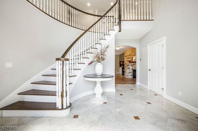 9 Pennbrook Ct, Montville Twp., NJ 07045