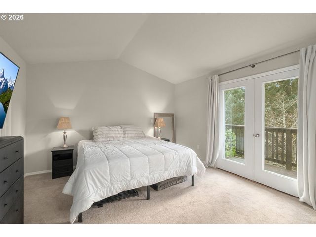 13261 Sw ESSEX Dr, Portland, OR 97223