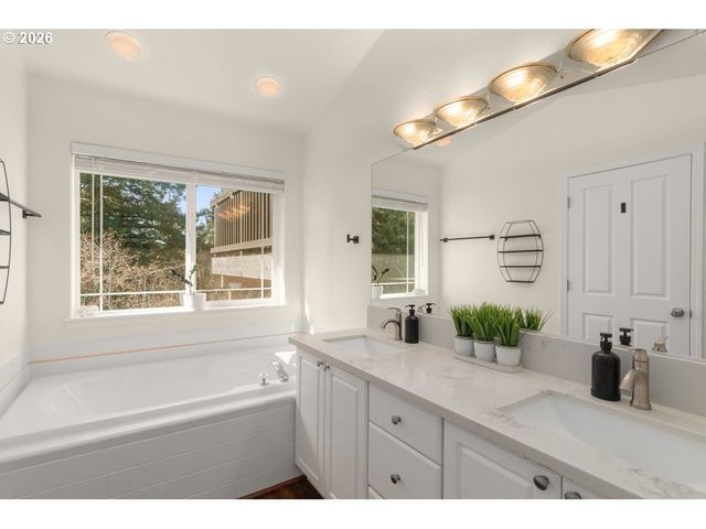 13261 Sw ESSEX Dr, Portland, OR 97223