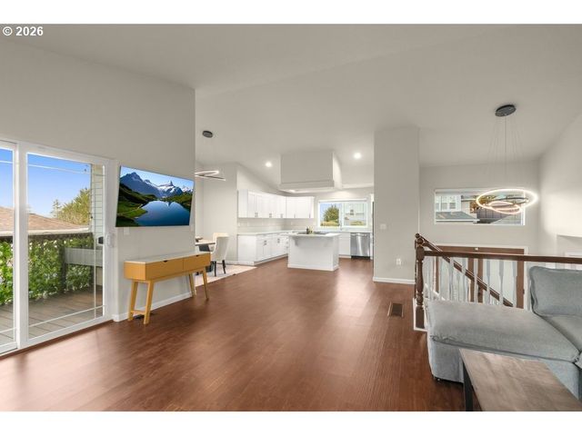 13261 Sw ESSEX Dr, Portland, OR 97223