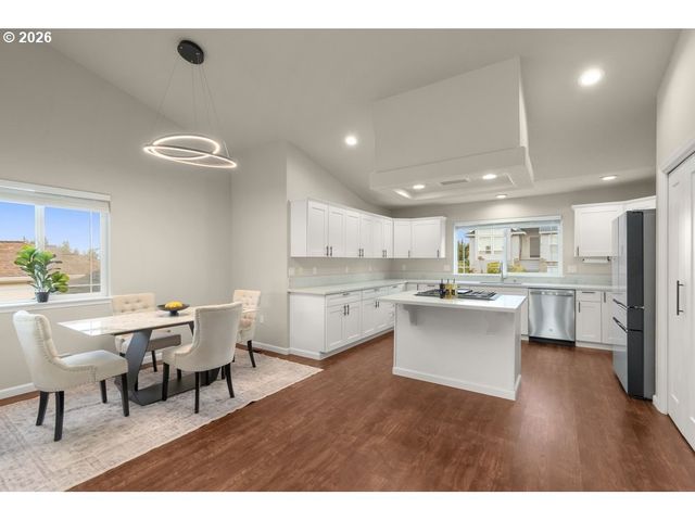 13261 Sw ESSEX Dr, Portland, OR 97223