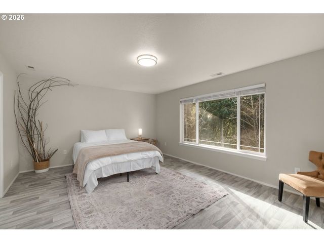 13261 Sw ESSEX Dr, Portland, OR 97223