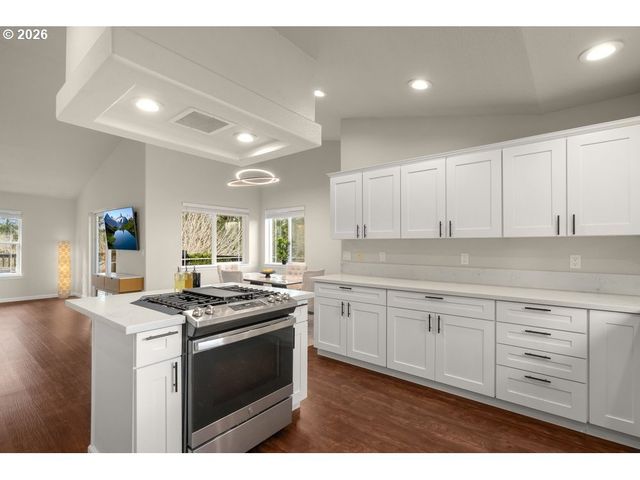 13261 Sw ESSEX Dr, Portland, OR 97223