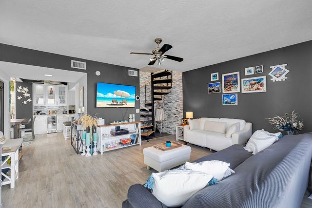 143 Aregood Lane D1, Plantation Key, FL 33036