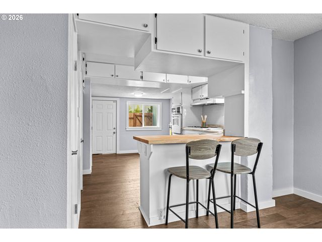 745 DAKOTA Ave, Medford, OR 97501