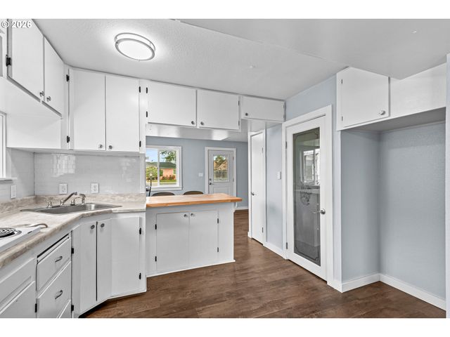 745 DAKOTA Ave, Medford, OR 97501