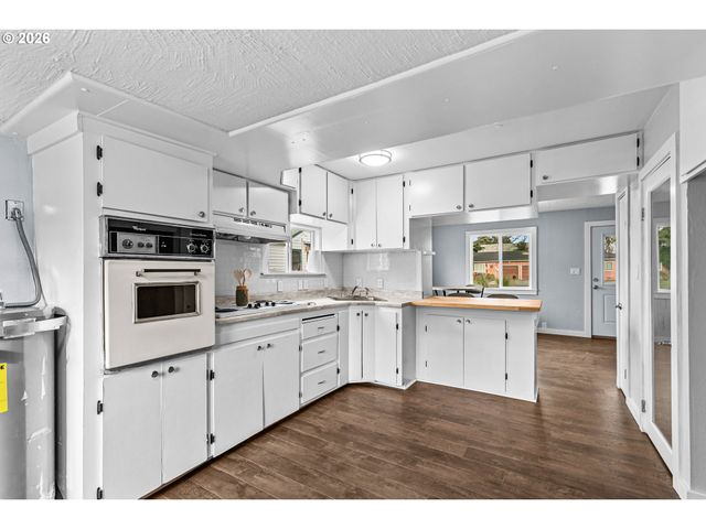 745 DAKOTA Ave, Medford, OR 97501