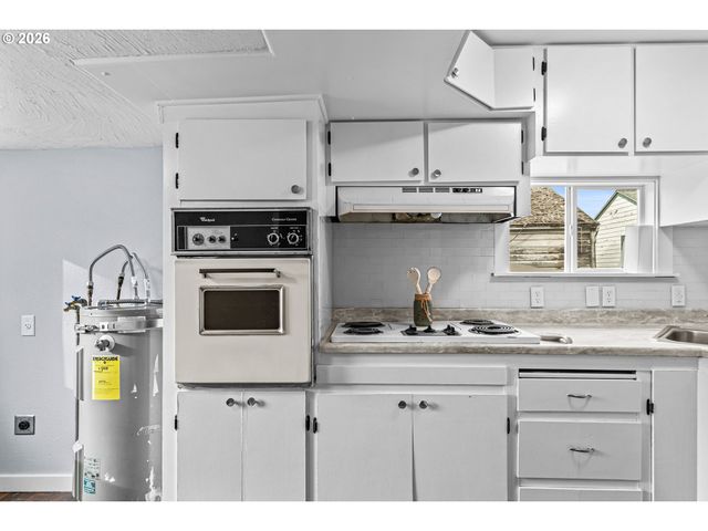 745 DAKOTA Ave, Medford, OR 97501