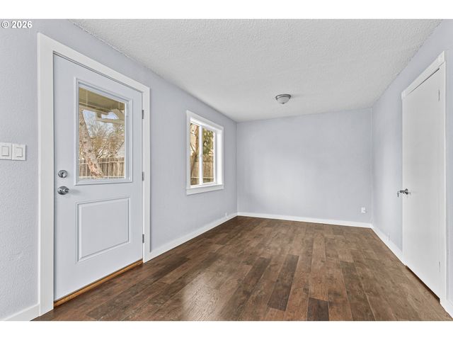 745 DAKOTA Ave, Medford, OR 97501