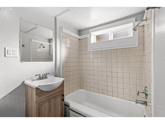 745 DAKOTA Ave, Medford, OR 97501