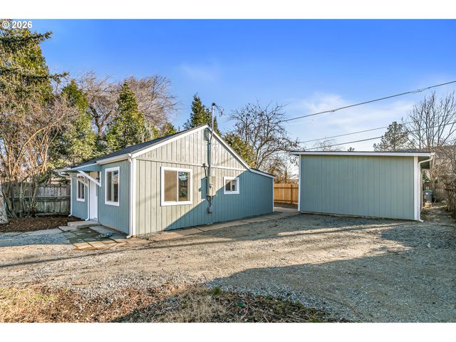 745 DAKOTA Ave, Medford, OR 97501