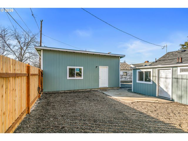 745 DAKOTA Ave, Medford, OR 97501