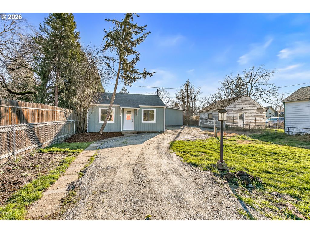 745 DAKOTA Ave, Medford, OR 97501