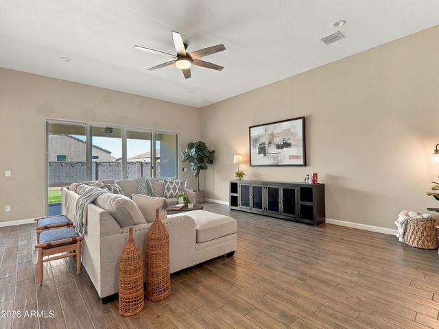587 W DANISH RED Trail, San Tan Valley, AZ 85143