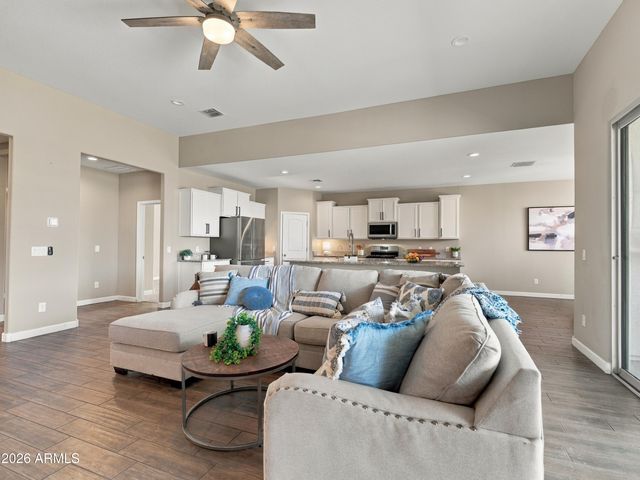 587 W DANISH RED Trail, San Tan Valley, AZ 85143