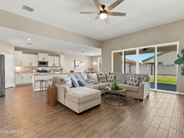 587 W DANISH RED Trail, San Tan Valley, AZ 85143