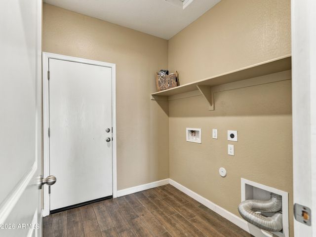 587 W DANISH RED Trail, San Tan Valley, AZ 85143