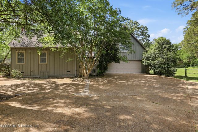 9 Avery Circle, Jackson, MS 39211
