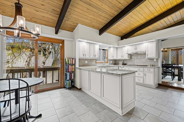 2374 N Westwood Lane, Palatine, IL 60074