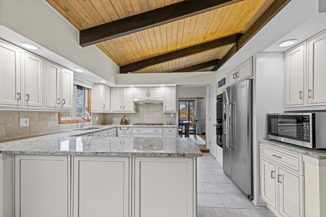 2374 N Westwood Lane, Palatine, IL 60074