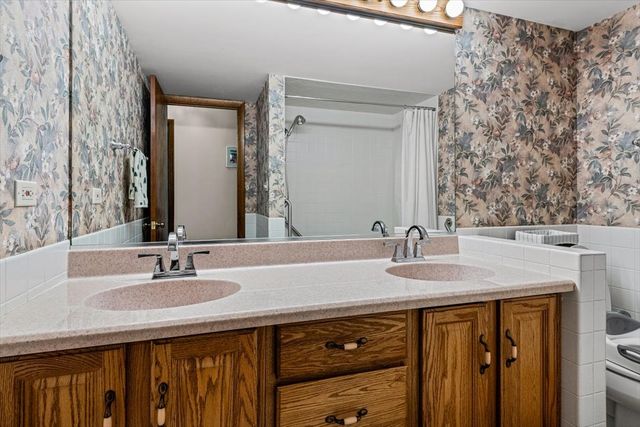 2374 N Westwood Lane, Palatine, IL 60074