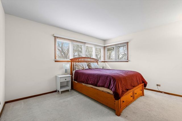 2374 N Westwood Lane, Palatine, IL 60074