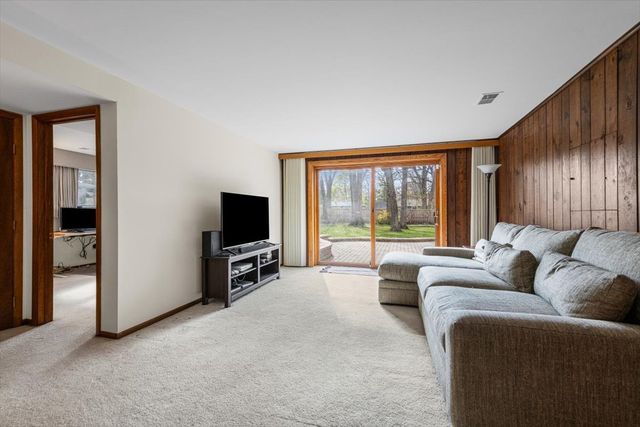 2374 N Westwood Lane, Palatine, IL 60074