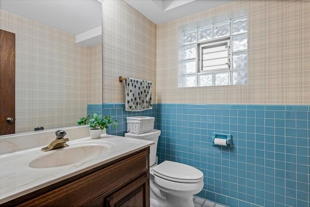 2374 N Westwood Lane, Palatine, IL 60074