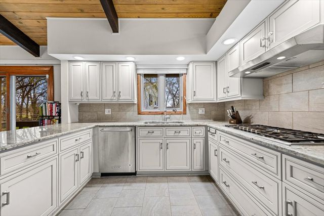 2374 N Westwood Lane, Palatine, IL 60074