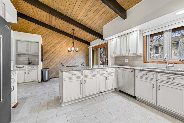 2374 N Westwood Lane, Palatine, IL 60074