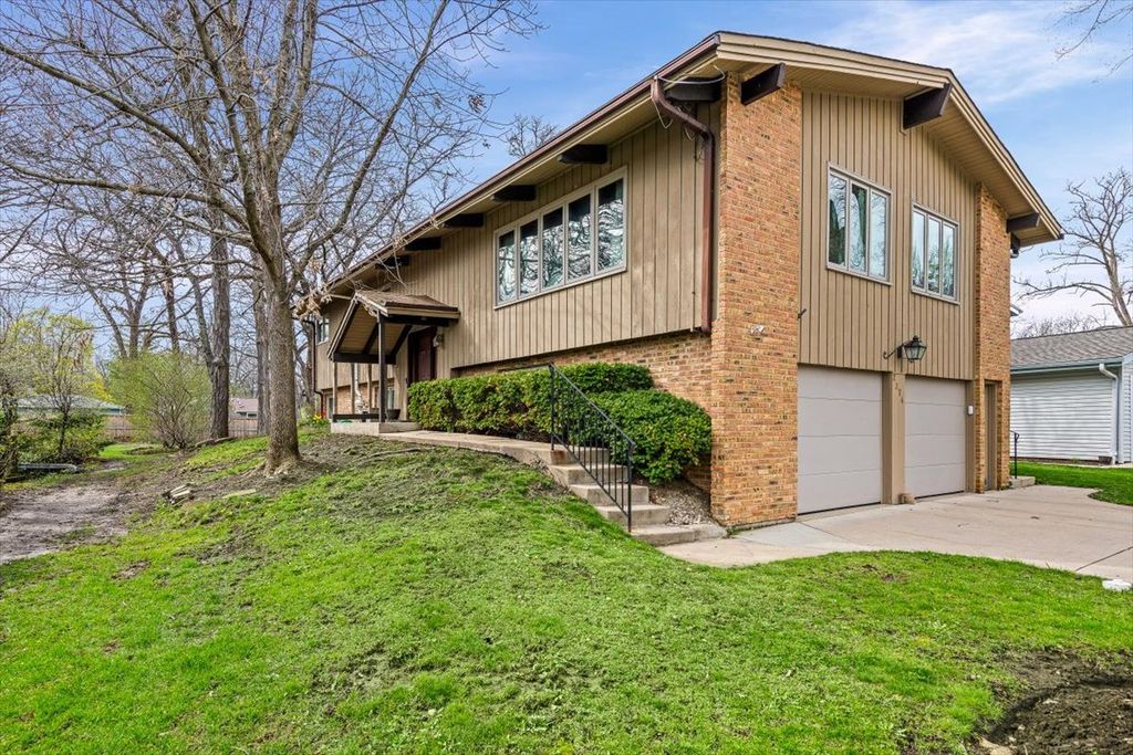 2374 N Westwood Lane, Palatine, IL 60074