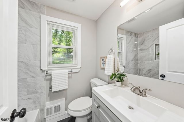 18 Lorelei Rd, West Orange Twp., NJ 07052