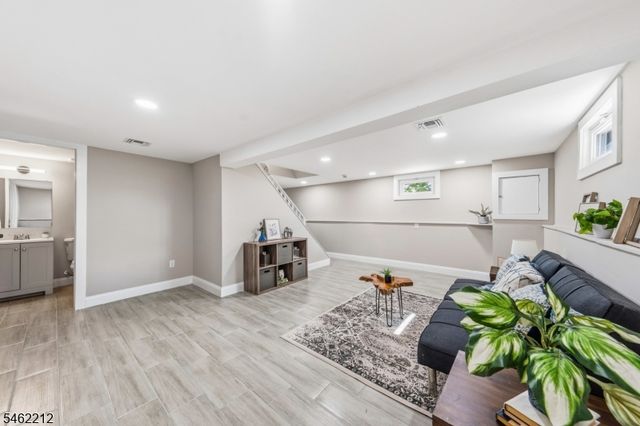 18 Lorelei Rd, West Orange Twp., NJ 07052