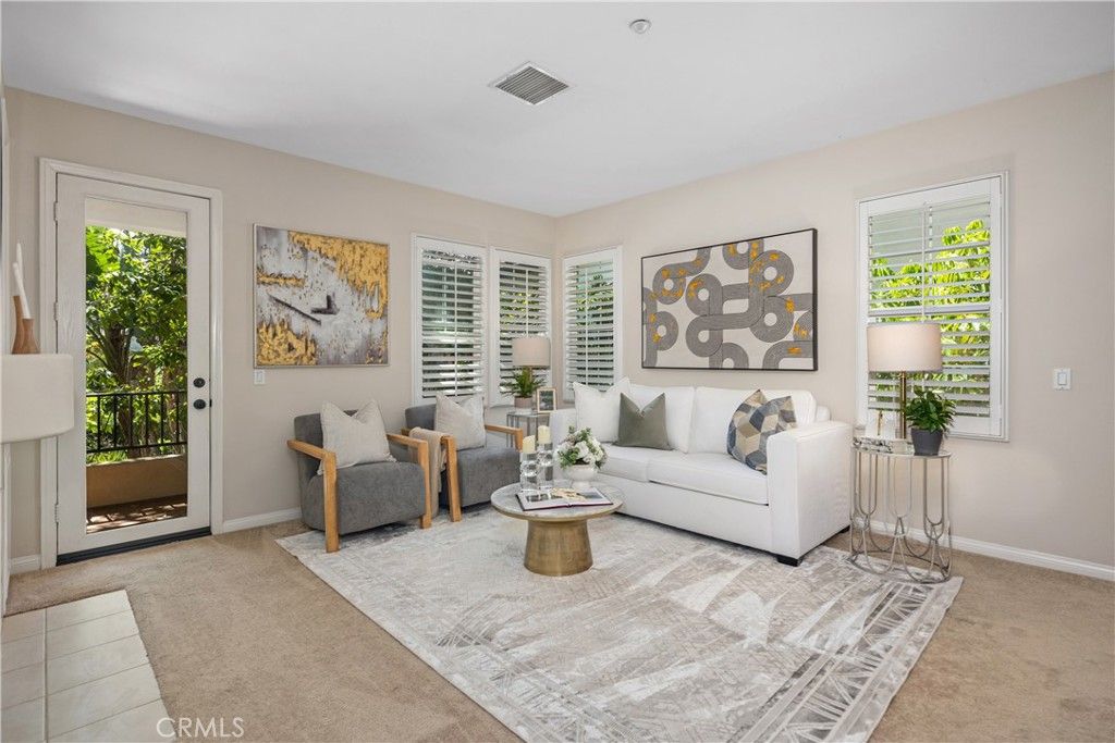 Image 10 of property listing at 33 Flowerbud, Irvine, CA 92603