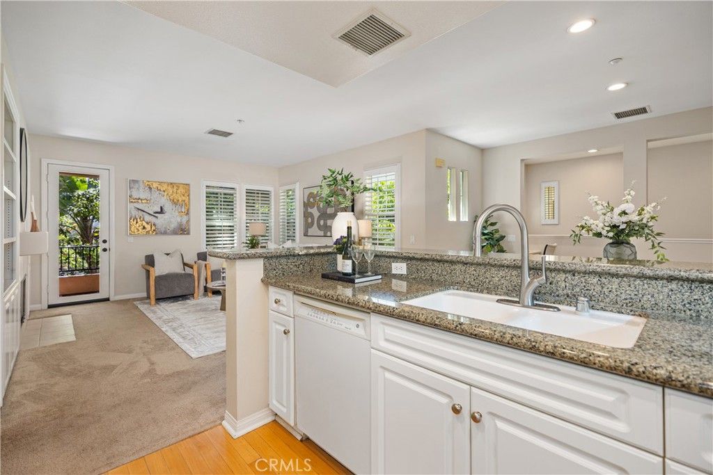 Image 13 of property listing at 33 Flowerbud, Irvine, CA 92603