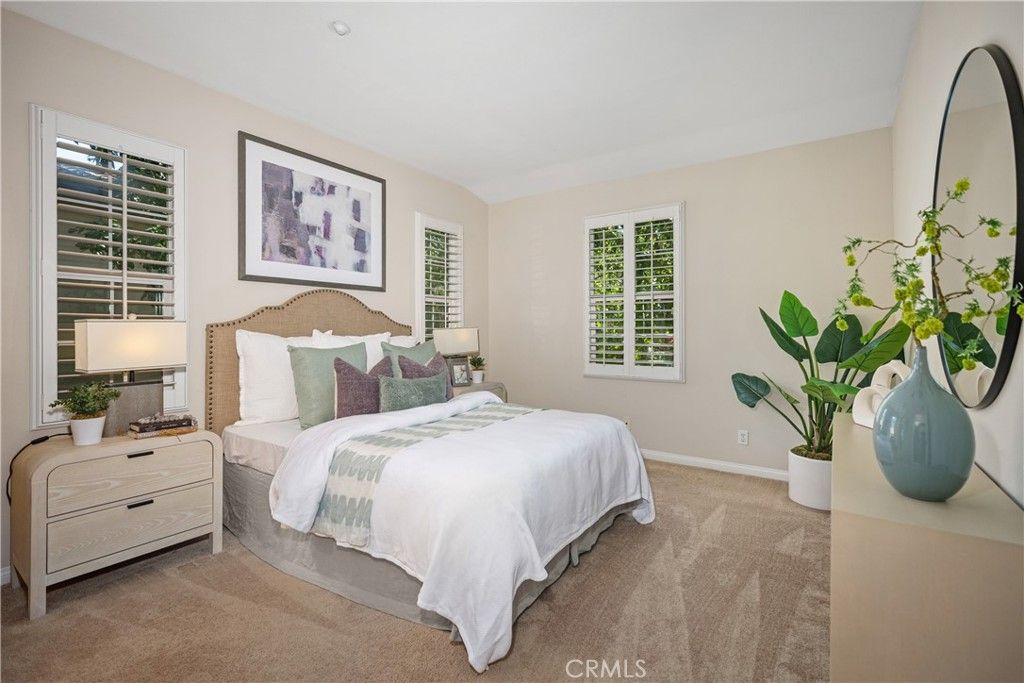 Image 16 of property listing at 33 Flowerbud, Irvine, CA 92603