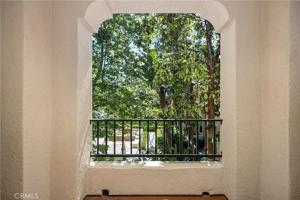 Image 24 of property listing at 33 Flowerbud, Irvine, CA 92603