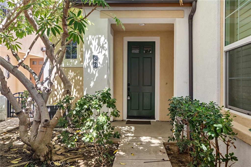 Image 3 of property listing at 33 Flowerbud, Irvine, CA 92603
