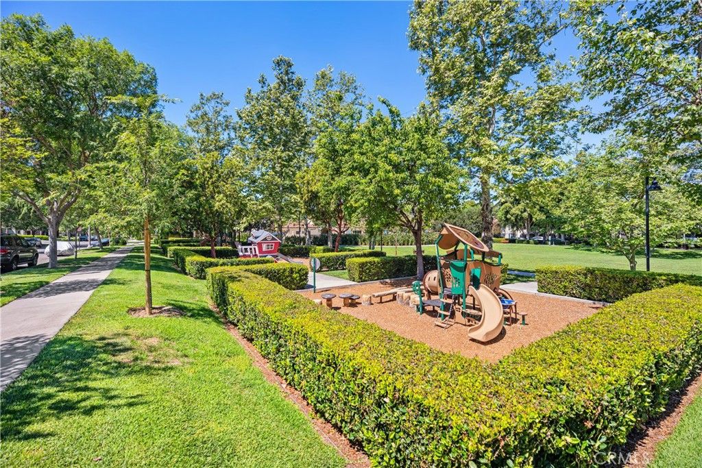 Image 33 of property listing at 33 Flowerbud, Irvine, CA 92603