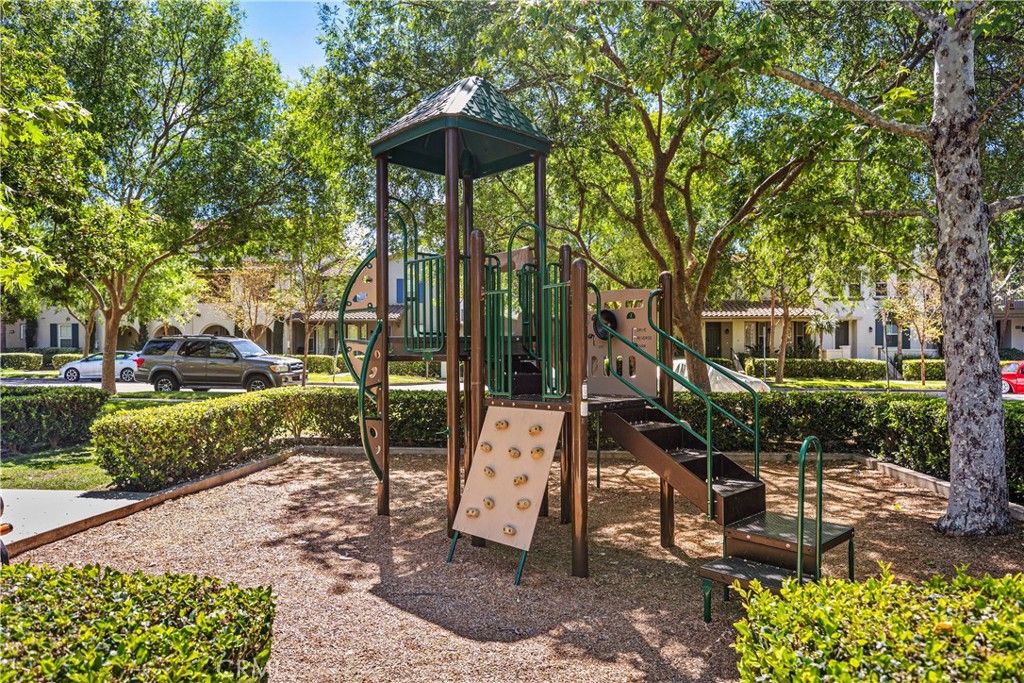 Image 34 of property listing at 33 Flowerbud, Irvine, CA 92603