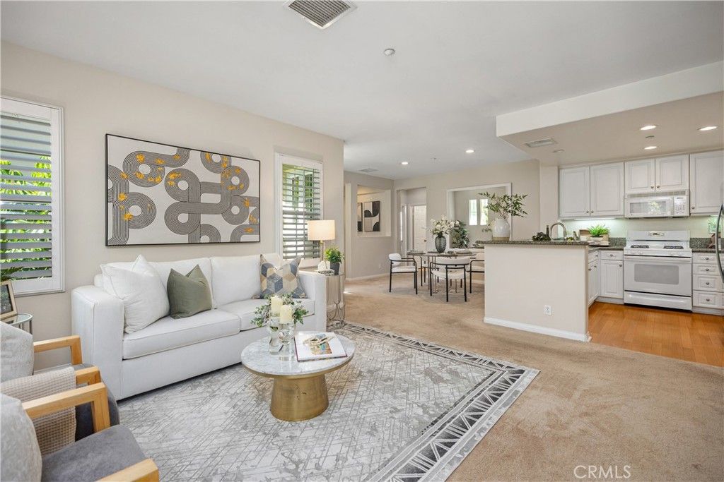 Image 4 of property listing at 33 Flowerbud, Irvine, CA 92603