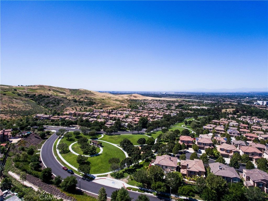 Image 47 of property listing at 33 Flowerbud, Irvine, CA 92603