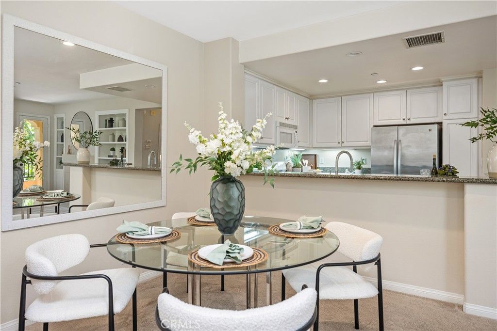 Image 7 of property listing at 33 Flowerbud, Irvine, CA 92603