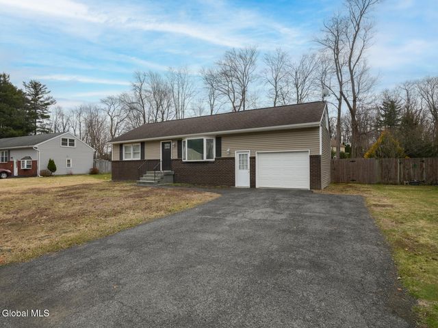 18 Melissa Court, Colonie, NY 12205