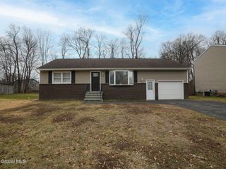 18 Melissa Court, Colonie, NY 12205