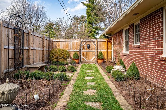 504 Ridgewood Rd, Louisville, KY 40207