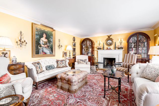 504 Ridgewood Rd, Louisville, KY 40207