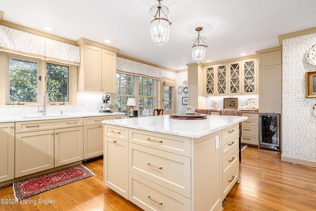 504 Ridgewood Rd, Louisville, KY 40207