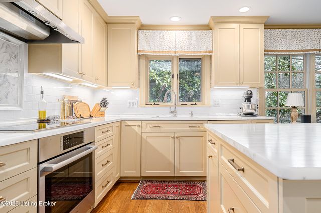 504 Ridgewood Rd, Louisville, KY 40207