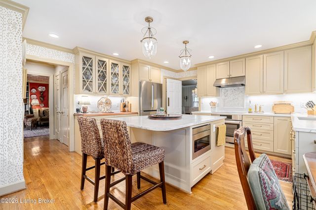 504 Ridgewood Rd, Louisville, KY 40207